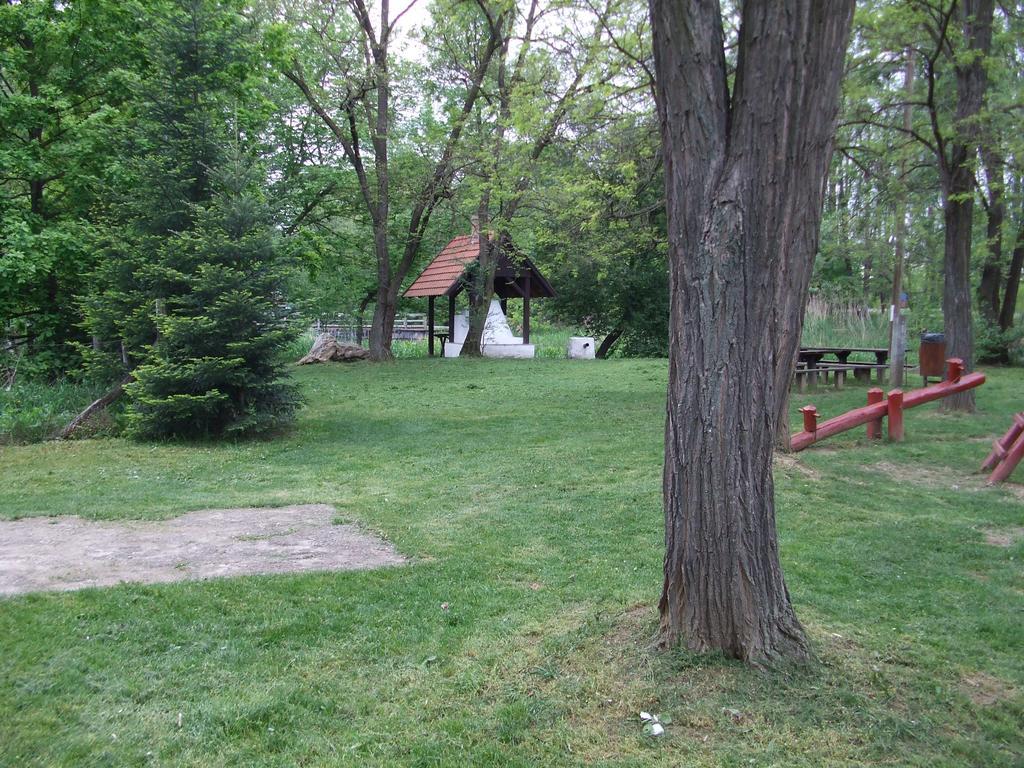 Vizimalom Kemping, Panzio Es Etterem Turistvandi Exterior foto