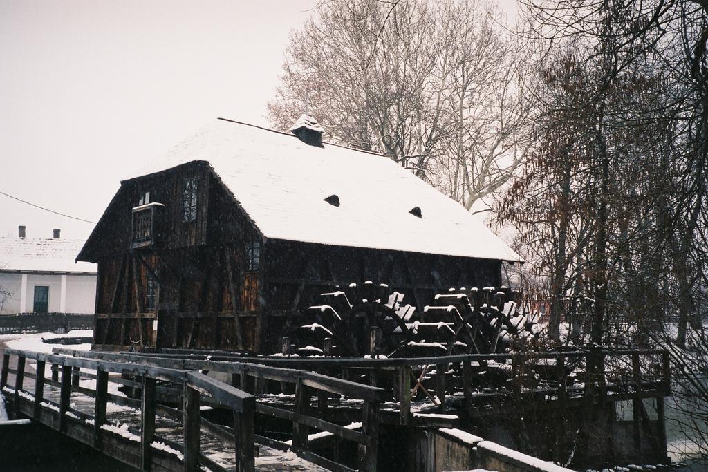 Vizimalom Kemping, Panzio Es Etterem Turistvandi Exterior foto
